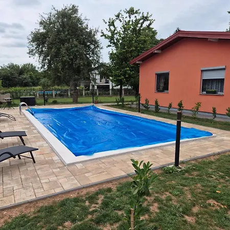 Holiday home Vikendica Sa Bazenom Ilidza,