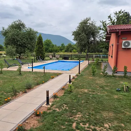 Vikendica Sa Bazenom Ilidza, *