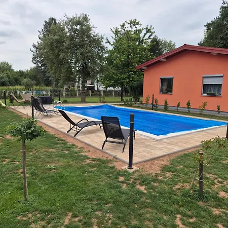 Holiday home Vikendica Sa Bazenom Ilidza, *